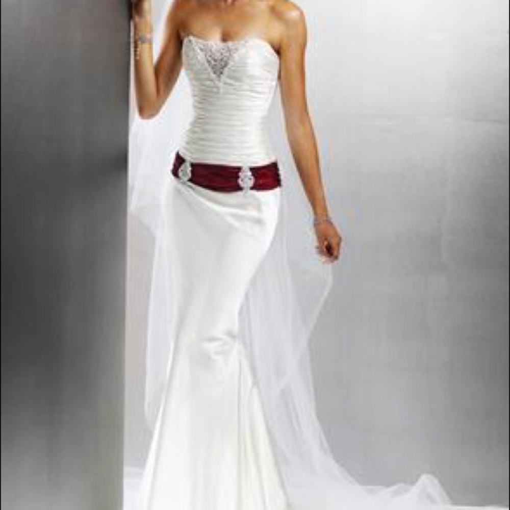 Maggie Sottero Stella  j1087 Ivory Sash Size 8